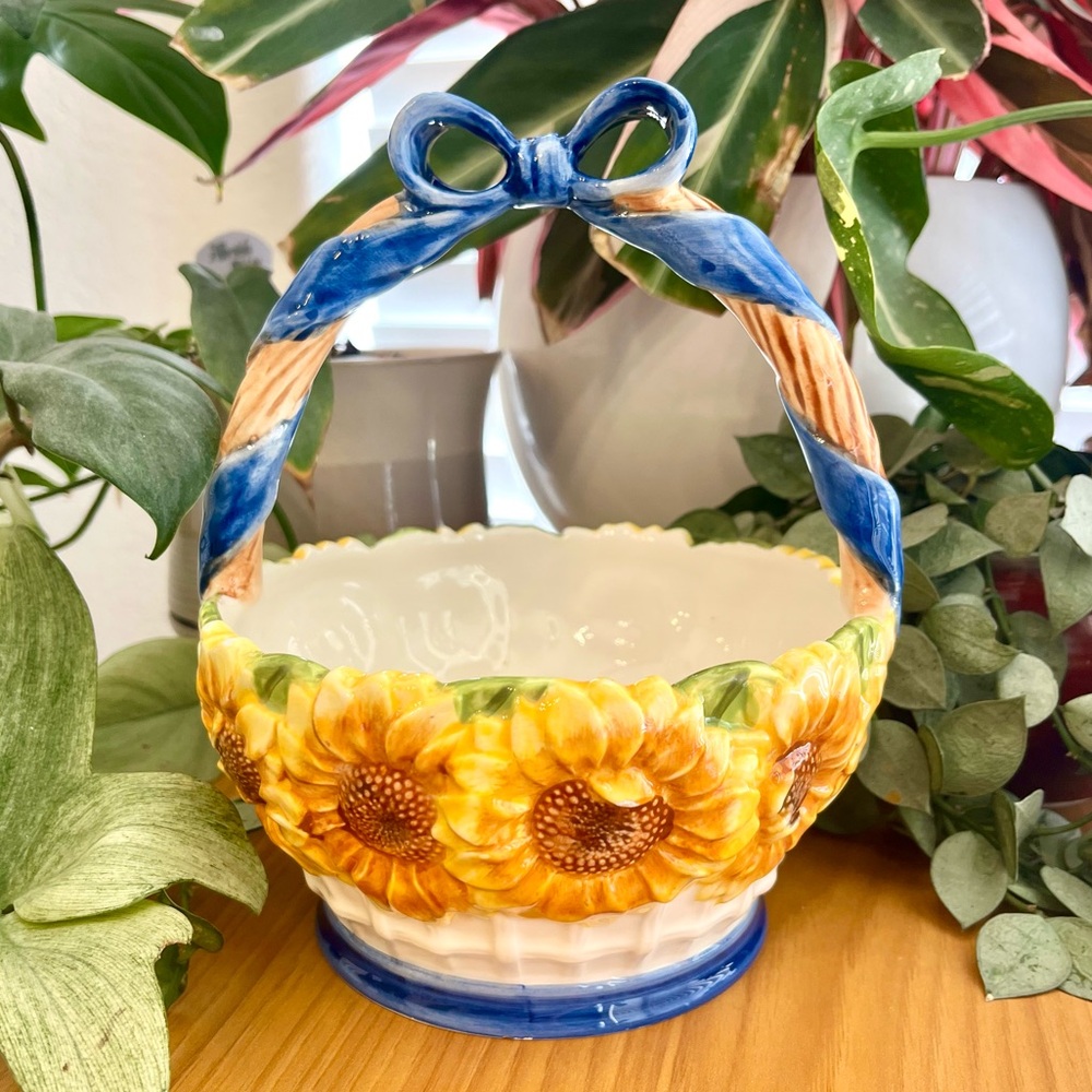 Vintage Ceramic Sunflower Basket Circa 1990’s - Picture 4 of 14